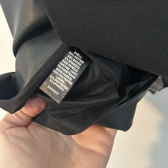 Women’s Pleather Pencil Skirt - Banana Republic - Size 2 - Picture 5 of 6